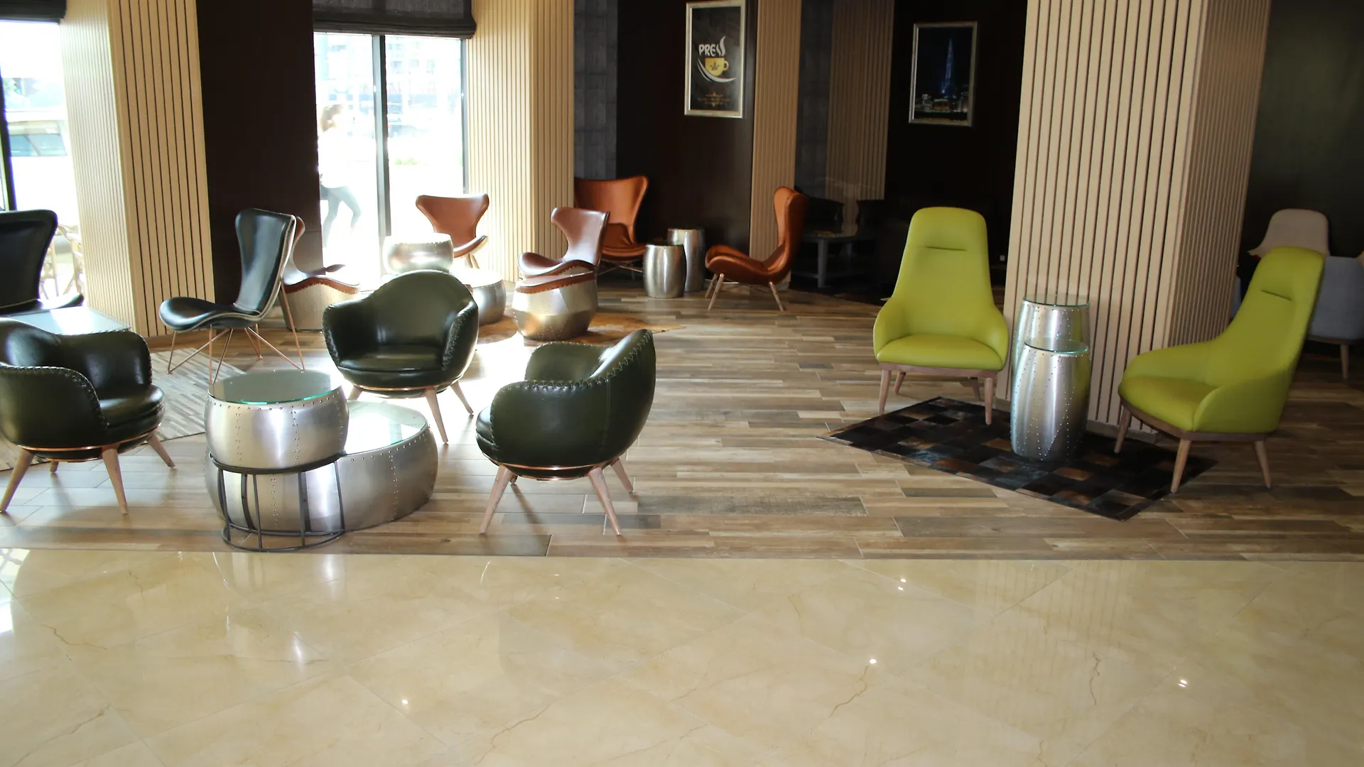 Hotel Golden Tulip Warna