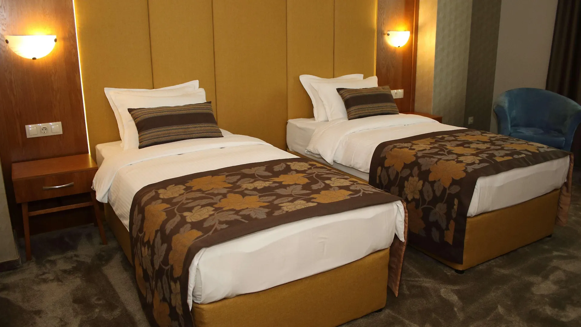 Hotel Golden Tulip Warna