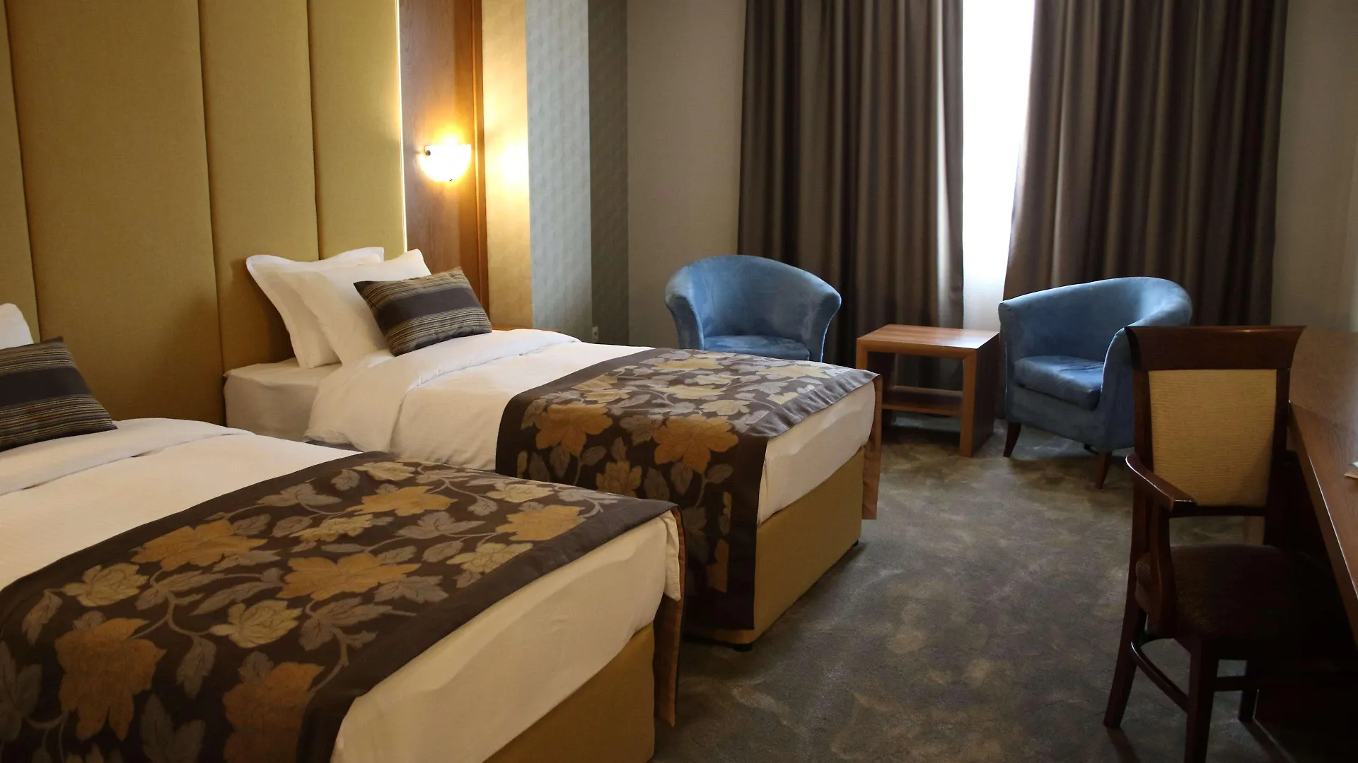 Hotel Golden Tulip Warna