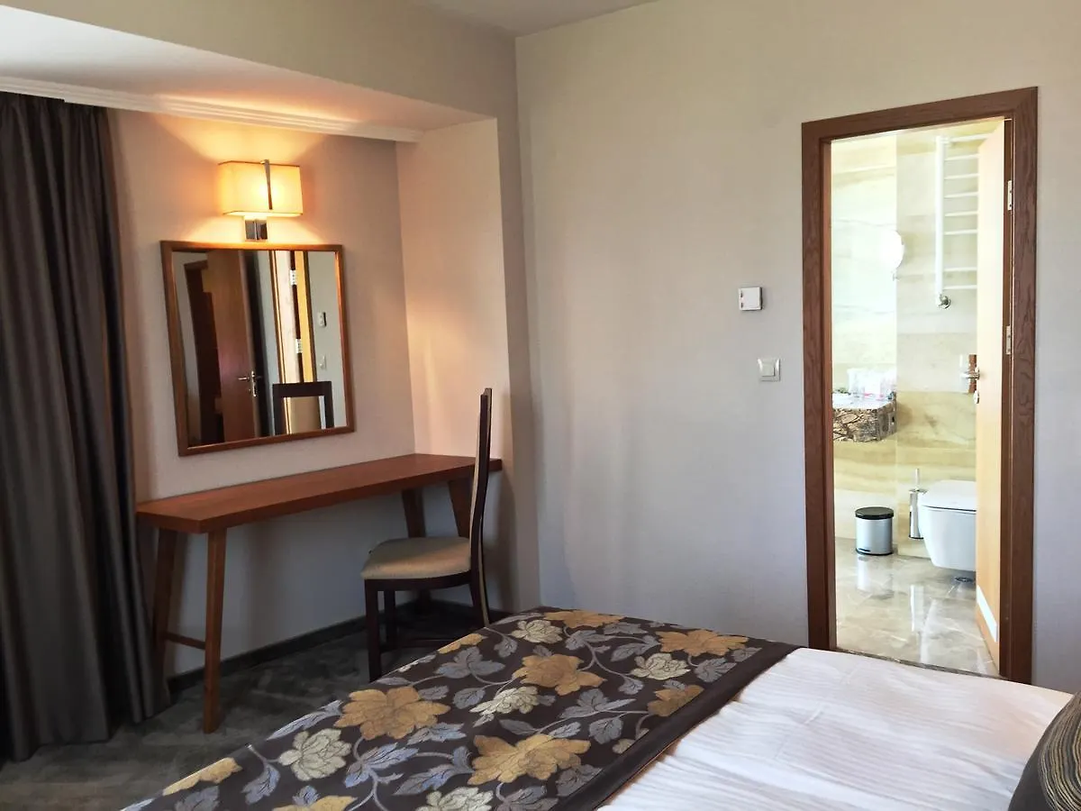 Hotel Golden Tulip Warna